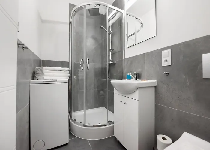 Wola Comfort #2 By Bookinghost 华沙